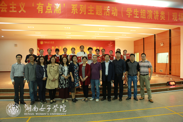 1494462627028012422.jpg 评委、老师与获奖选手合影1.jpg