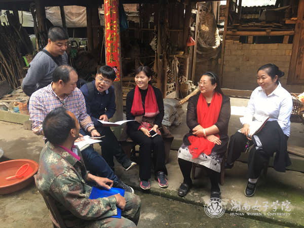 1521421778544011345.jpg 罗书记深入贫困家庭访问l.jpg